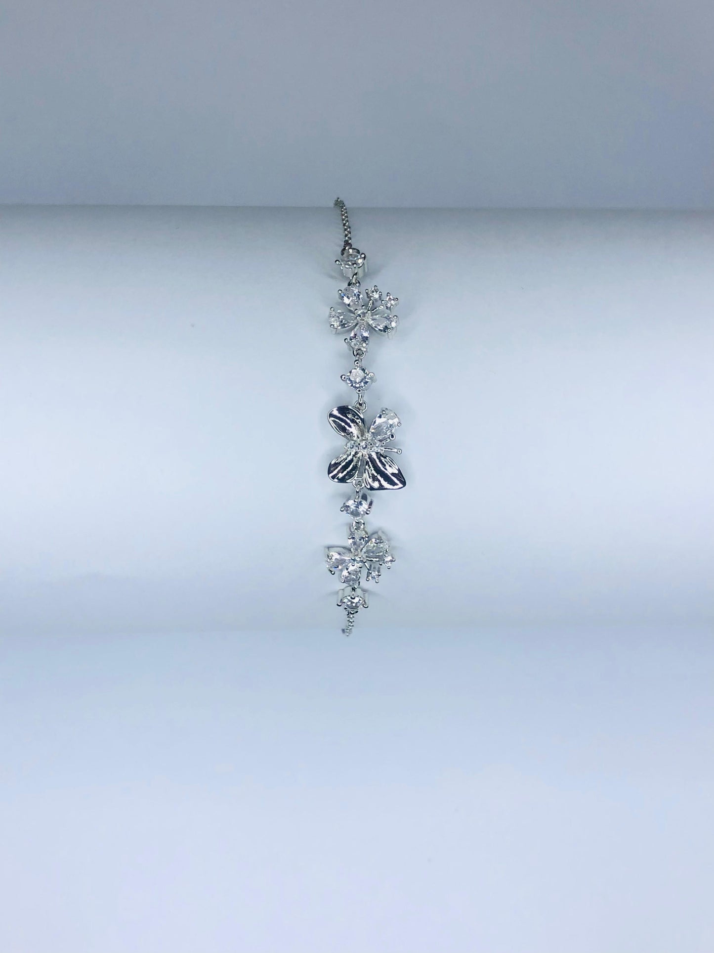 Flutter Glow Zircon Bracelet